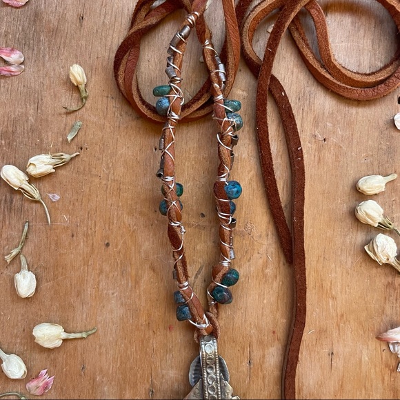 Handmade Eilat Stone Vintage Kuchi Pendant Leather Necklace - Picture 13 of 13